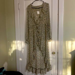 SIZE MEDIUM FREE PEOPLE FLORAL  HALF BUTTON KIMONO